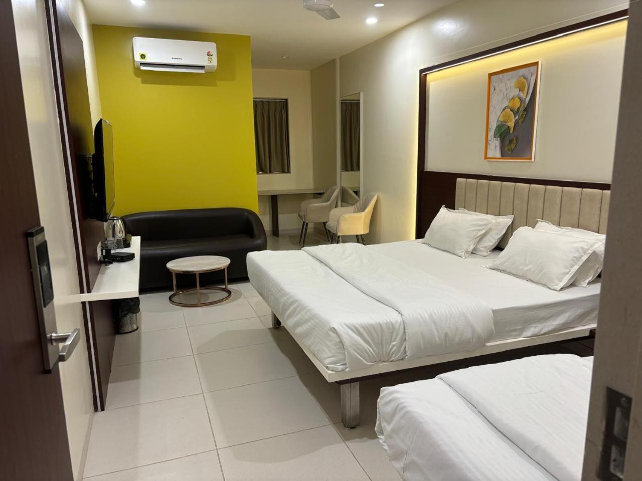 Hotel Haldi Nashik Ngoại thất bức ảnh