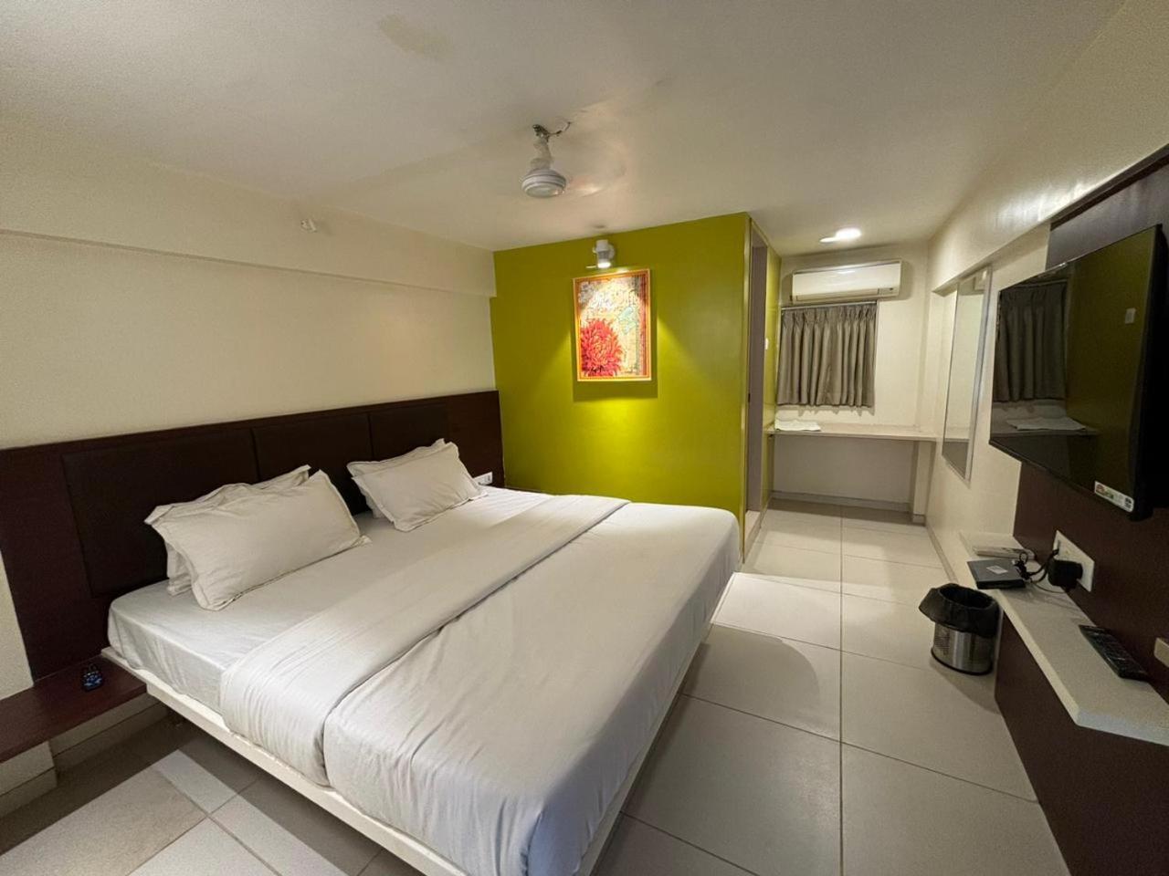 Hotel Haldi Nashik Ngoại thất bức ảnh