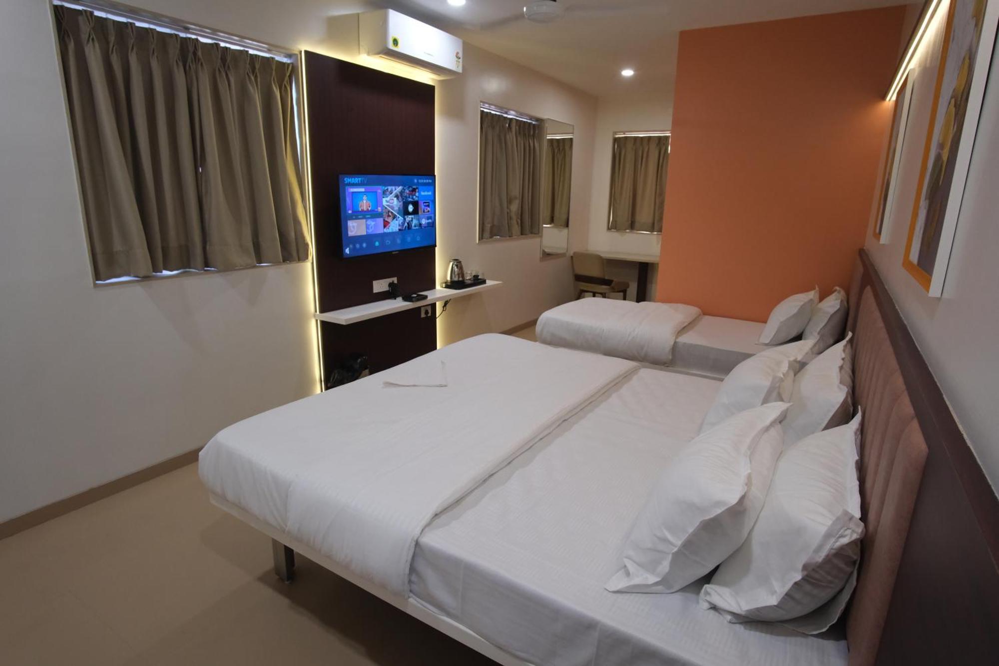 Hotel Haldi Nashik Ngoại thất bức ảnh